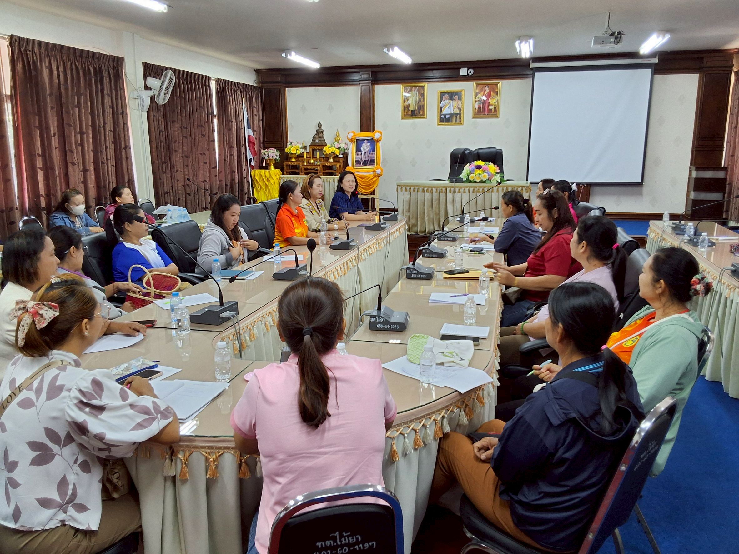 พช.พญาเม็งราย ร่วมประชุมกับคณะกรรมการพัฒนาสตรีตำบลไม้ยา