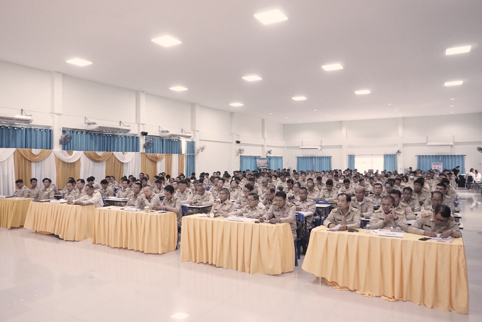 พช.พญาเม็งราย ร่วมประชุมกำนัน/ผู้ใหญ่บ้าน ประจำเดือนพฤศจิกายน 2568 