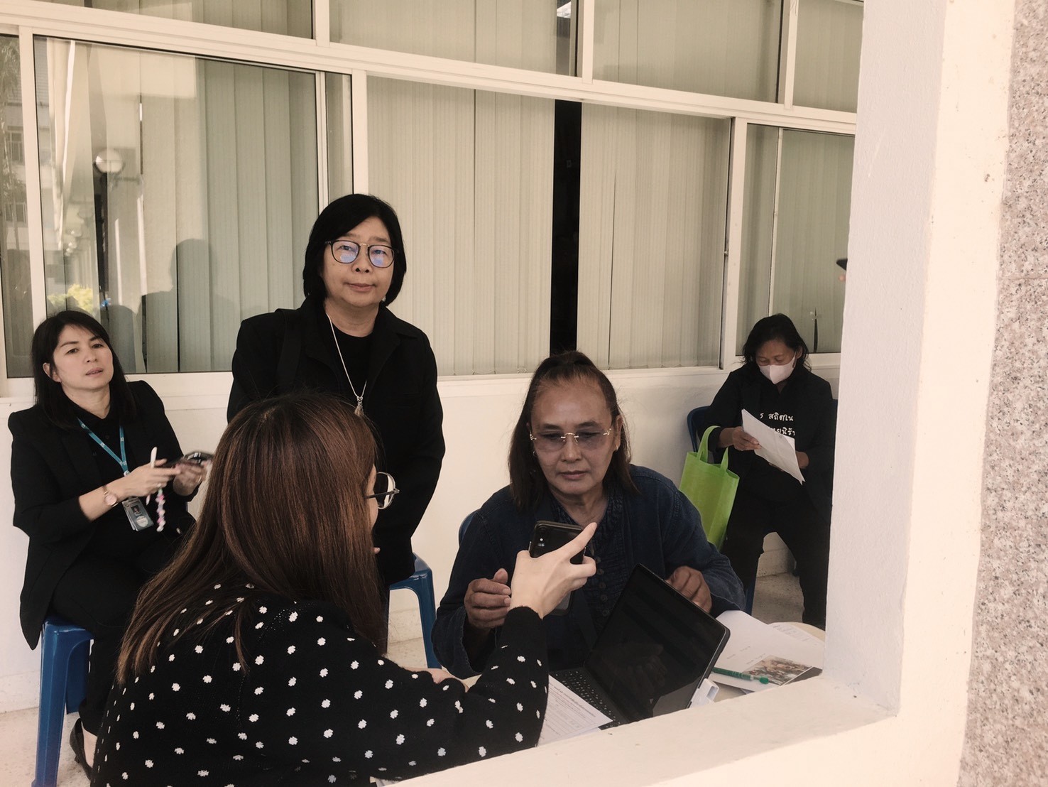 พช.พญาเม็งราย ร่วมกิจกรรมการออกหน่วยบริการเคลื่อนที่ (Mobile Unit) รับสมัครเปิดร้านค้าถุงเงินสำหรับผู้ประกอบการเข้าร่วมโครงการคนละครึ่ง พลัส