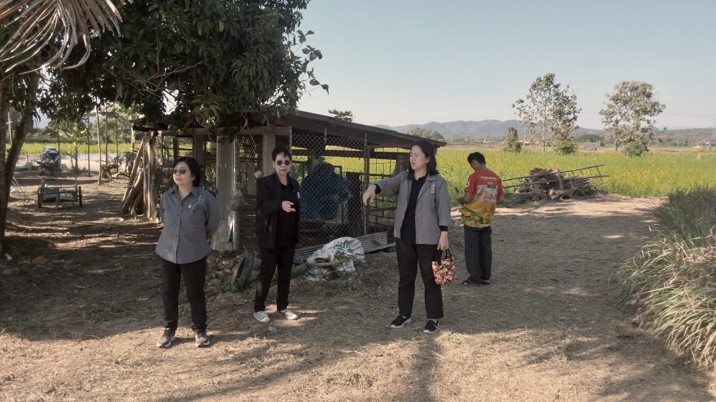 พช.พญาเม็งราย ติดตามการดำเนินงานศูนย์เรียนรู้ “โคก หนอง นา” ตำบลไม้ยา