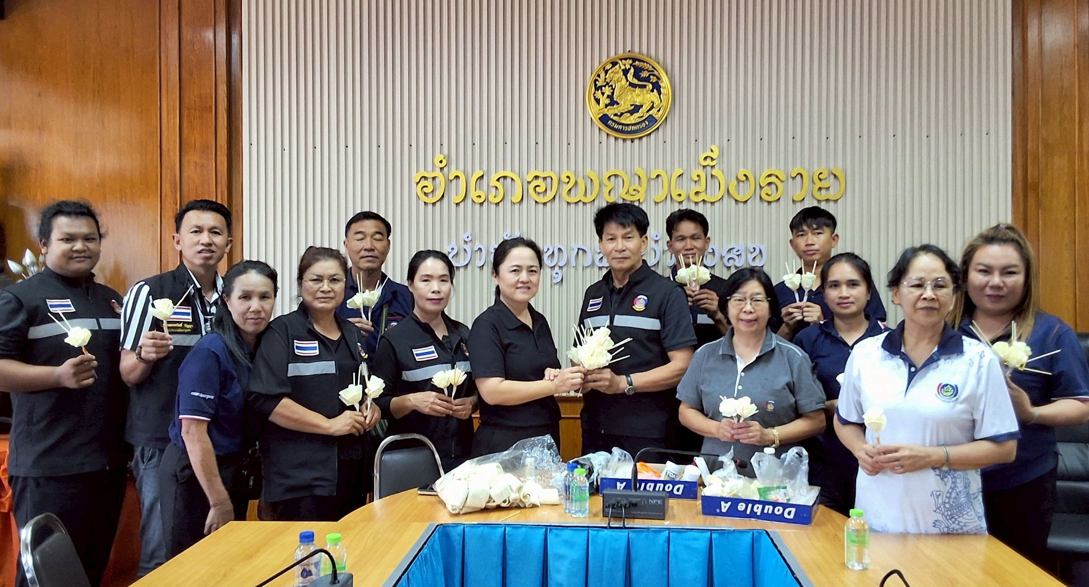 พช.พญาเม็งราย ดำเนินโครงการประชุมผู้นำอาสาพัฒนาชุมชน (ผู้นำ อช.) ไตรมาส 3/2569 พร้อมร่วมประดิษฐ์ดอกไม้จันทร์ถวายสมเด็จพระนางเจ้าสิริกิติ์ พระบรมราชชนนีพันปีหลวง