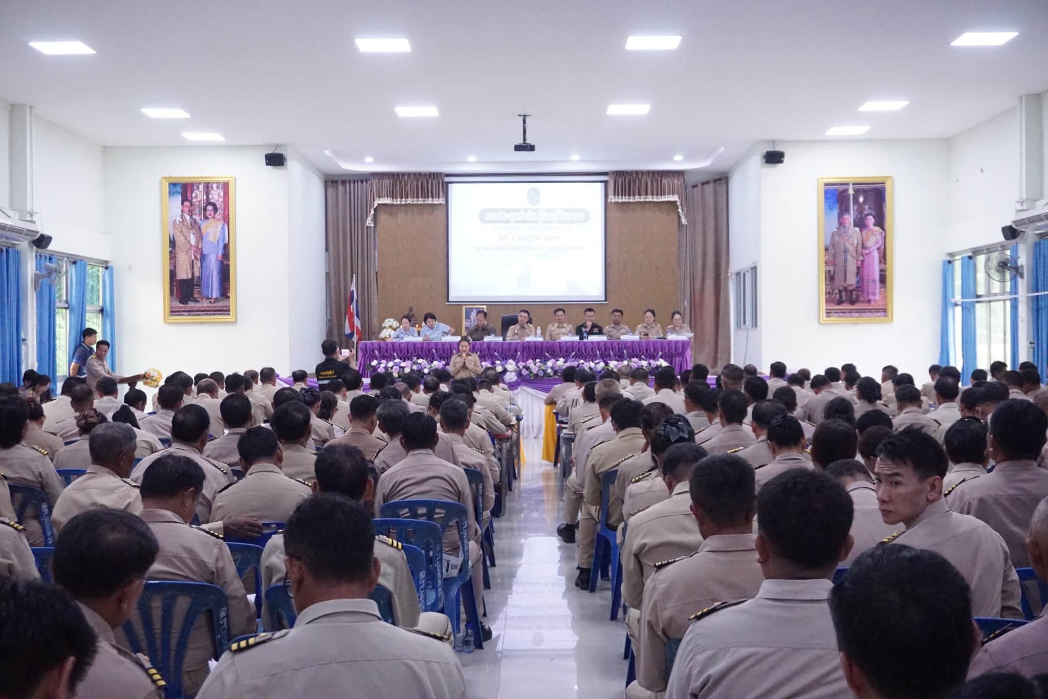 พช.พญาเม็งราย ร่วมประชุมกำนัน ผู้ใหญ่บ้าน ครั้งที่ 7/2569 พร้อมมอบเกียรติบัตรผู้ผ่านการประเมินระบบมาตรฐานการพัฒนาชุมชน (มชช.) ประจำปี 2569