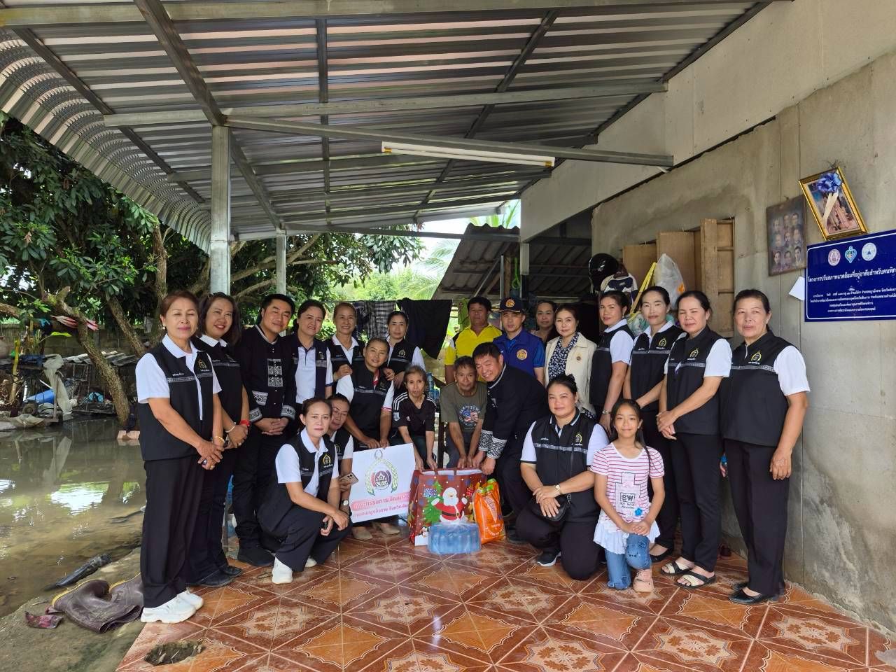 พช.พญาเม็งราย ร่วมกับคณะกรรมการพัฒนาสตรีอำเภอพญาเม็งราย ติดตามเยี่ยมเยือนครัวเรือนยากจน บูรณาการความช่วยเหลือเพื่อพัฒนาคุณภาพชีวิต